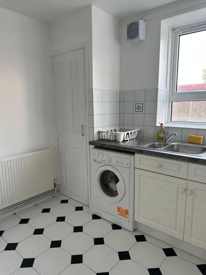 Spacious 2 Bed Flat 巴尔金 外观 照片